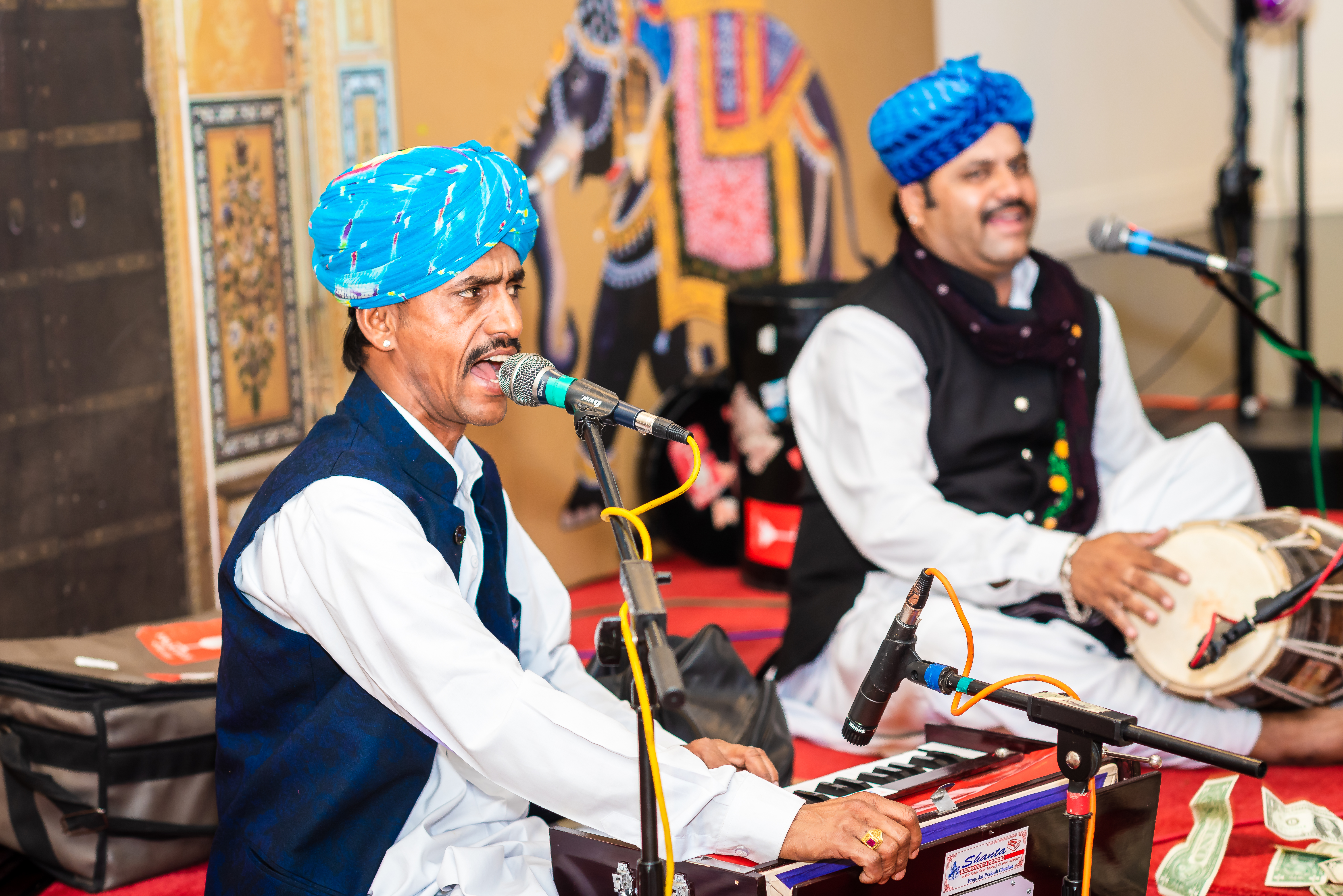 Manjoor Khan Manganiyar singing traditional songs